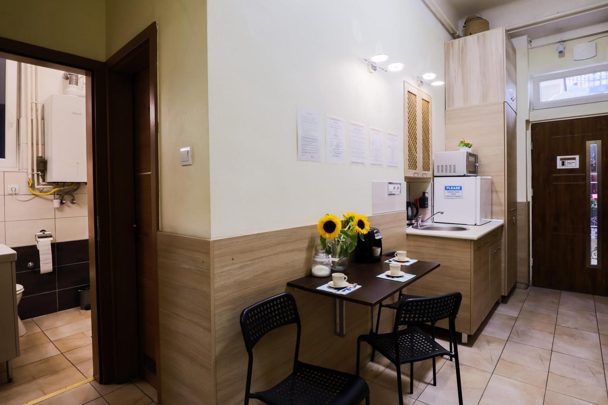 East Station Private Rooms Budapest Exteriör bild
